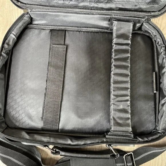 Solo Laptop Computer Bag Black Padded Multi Pocket 12x16x2 Handle or Shoulder - Picture 9 of 10